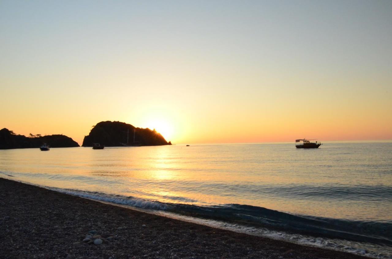 Tunays Pansiyon Bed and Breakfast Çıralı Exteriör bild